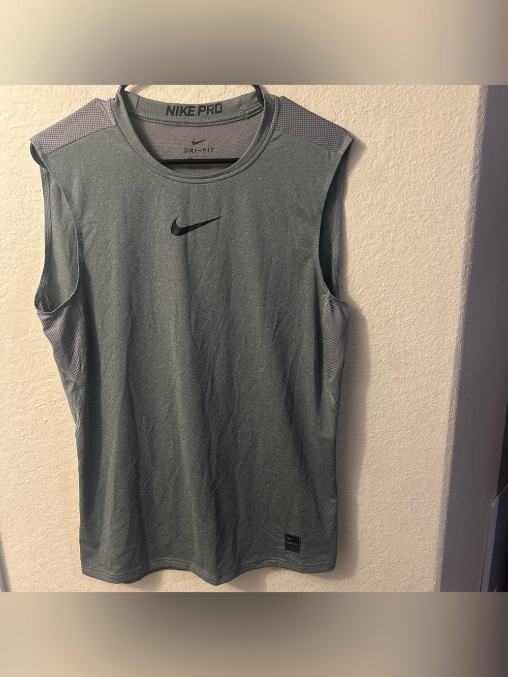 Nike Pro Tank Top Mens Medium Gray Dri-Fit Logo Workout Gym Sleeveless Shirt